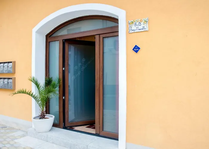 Borgo Marinella Alojamento de Acomodação e Pequeno-almoço